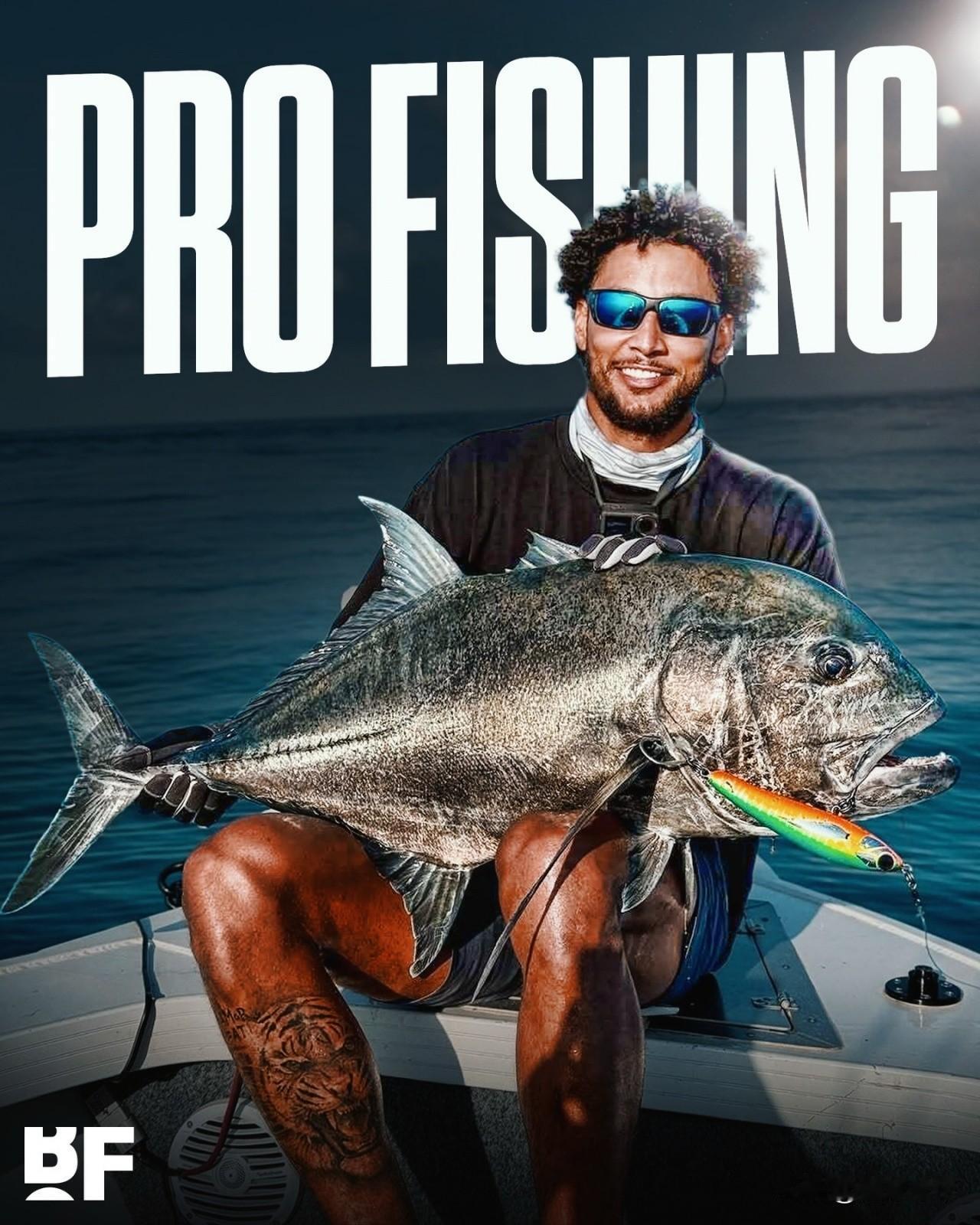 钓鱼佬的终极梦想啊，西蒙斯暂停NBA转行职业钓鱼运动!据NBA媒体报道，NB