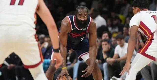 感觉肖华会救快船的这个联盟还是讲人情的，不可能让这么舍得花钱的老板这么惨，我估