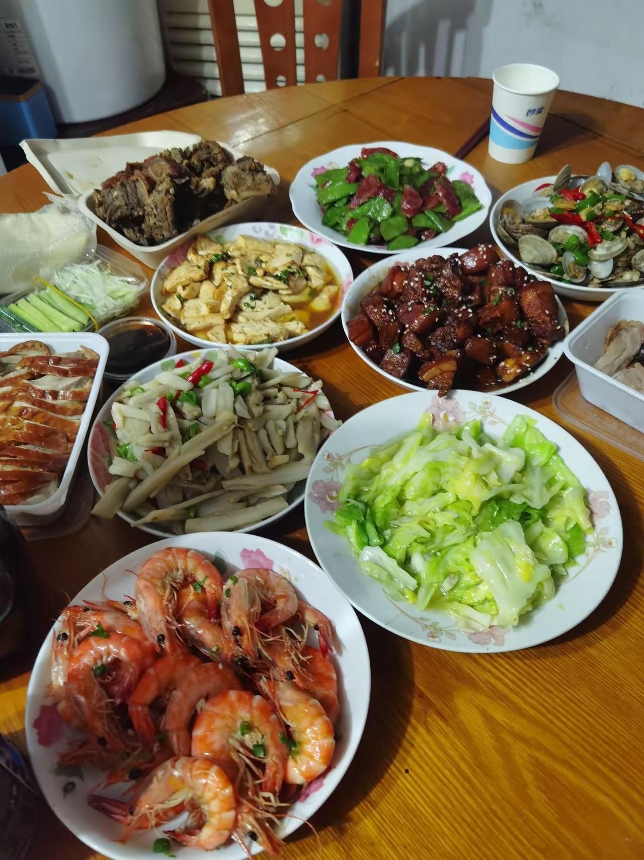 突然明白了，为什么那么多女人，宁愿迁就，也没选择离婚。没成家没孩子时，总