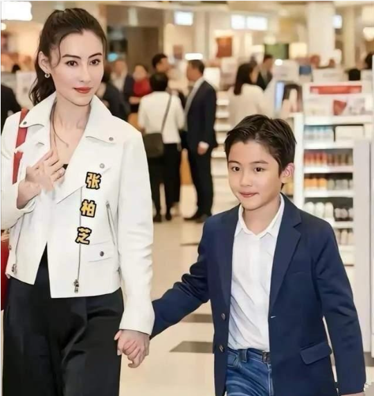 张柏芝小儿子惊艳众人！6岁模样完美复刻妈妈美貌，仿若其童年再现，基因之力太神奇
