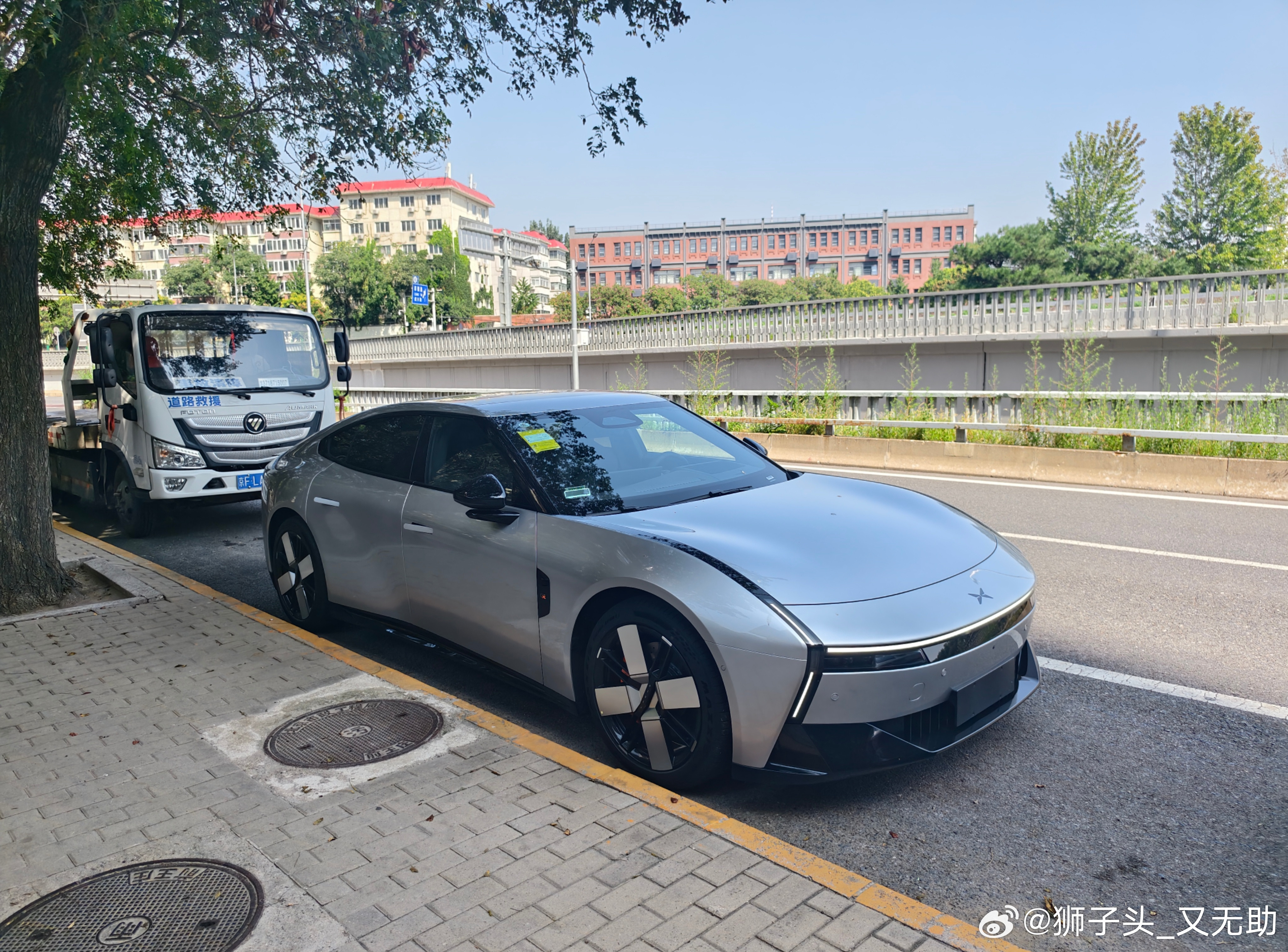 昨天何小鹏德国公路狂飙最高时速234之后，我感觉标称最高时速220km/h的小鹏