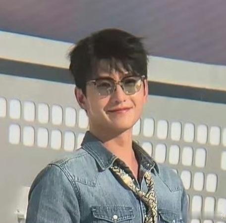 杨洋需要一个进组。​​​