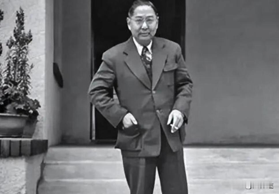 南京解放前夕，孙中山之子孙科对中山陵园的护卫们说：“毛泽东、周恩来对总理先生很尊