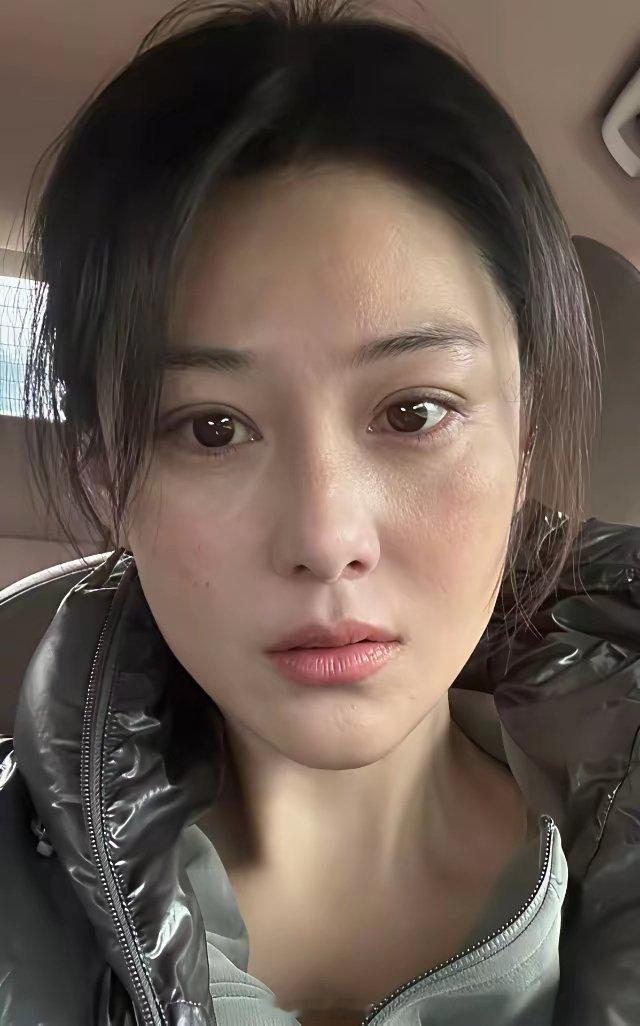 张馨予如果没有结婚，现在肯定是超一线女明星了，不化妆都这么美，何捷把她养的很好。