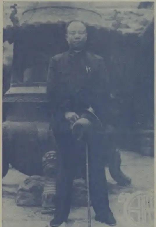 1943年，宋美龄十分讨厌一个人，于是吩咐戴笠去刺杀他，戴笠听后吓得半死，赶紧偷