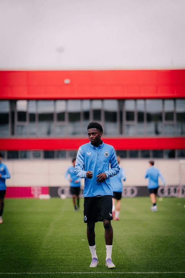 记者独家: 巴萨加入17岁比利时边锋比西乌争夺战, 想抢到他