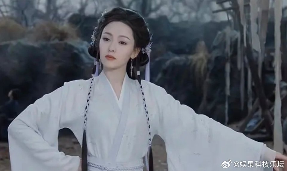 不是我说，她这个脸型，把其他美女的五官拼上去都变丑了🥲