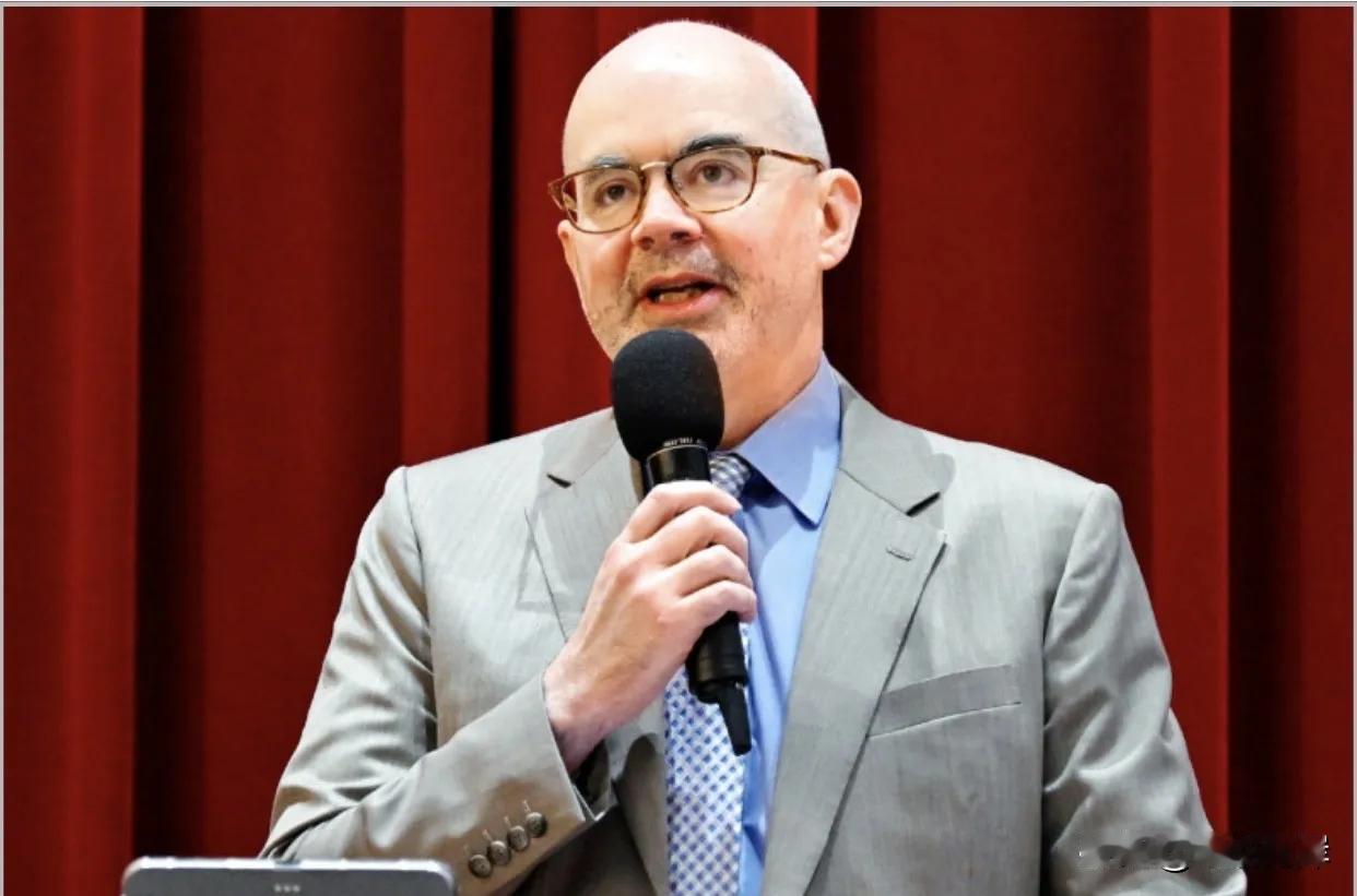 针对国民党副主席萧旭岑日前表态称美国在台协会（AIT）处长谷立言“只比科长大一点