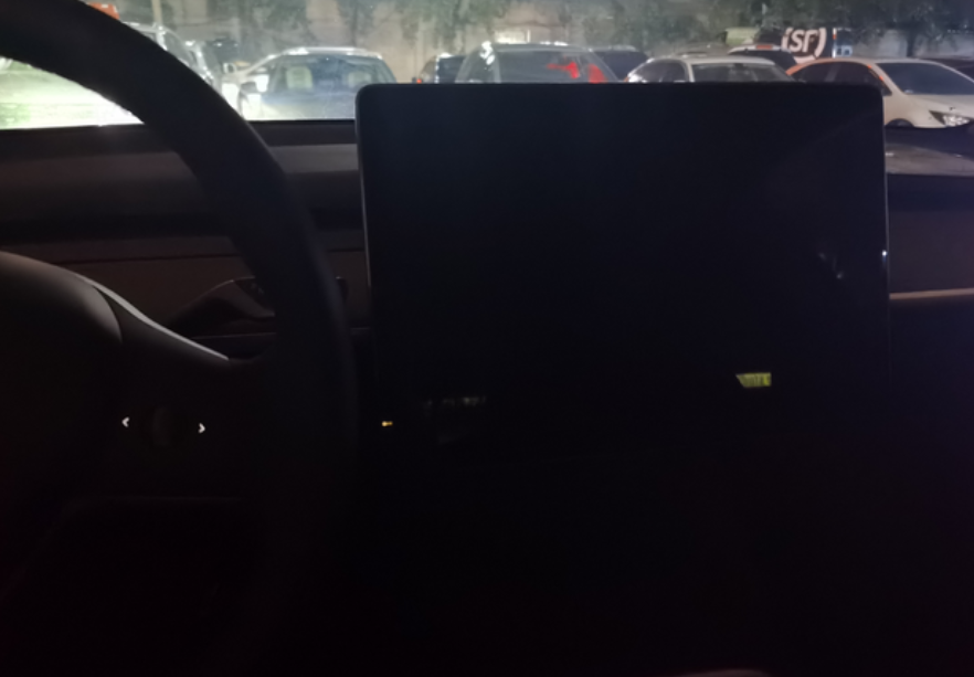 这隐患，想想都后怕下班途中，车内温度已经非常舒适了，就把座椅和方向盘加热关了