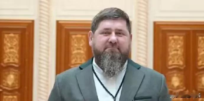 听说车臣小卡在土耳其出事了，差点被溺亡。有惊无险，还活着呢。如果小卡挂了，小