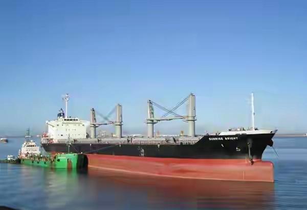 3月10日消息，霍尔木兹海峡的交通近乎停滞，中东石油减产情况加剧，能源市场动荡不