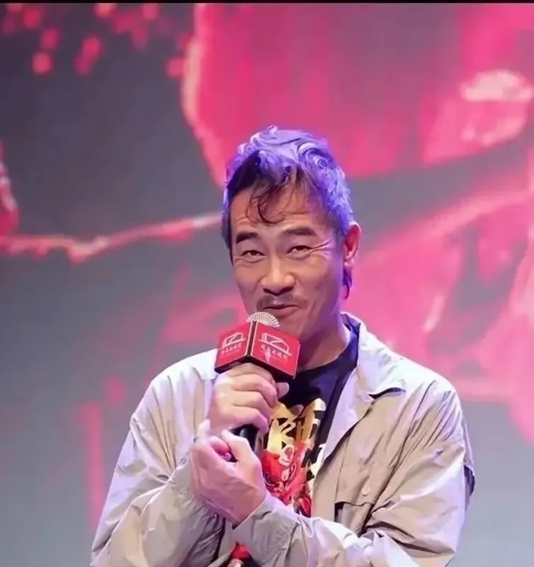 陈小春快60岁了最后悔的人应该是40岁出头的应采儿吧不是后悔嫁给他，也不是后