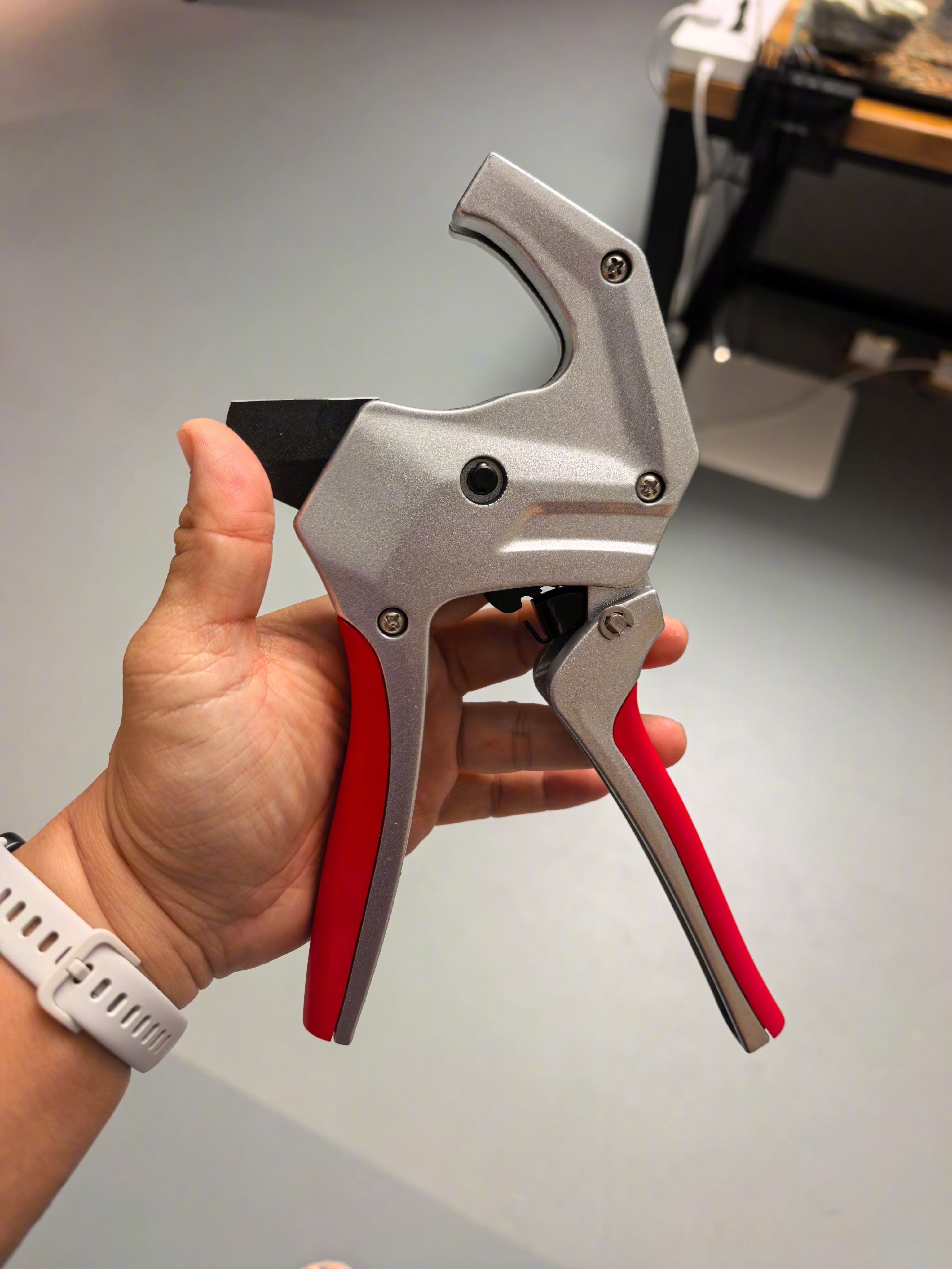 有人知道这钳子的干什么用的么？再猜猜我又做啥手工呢。​​​