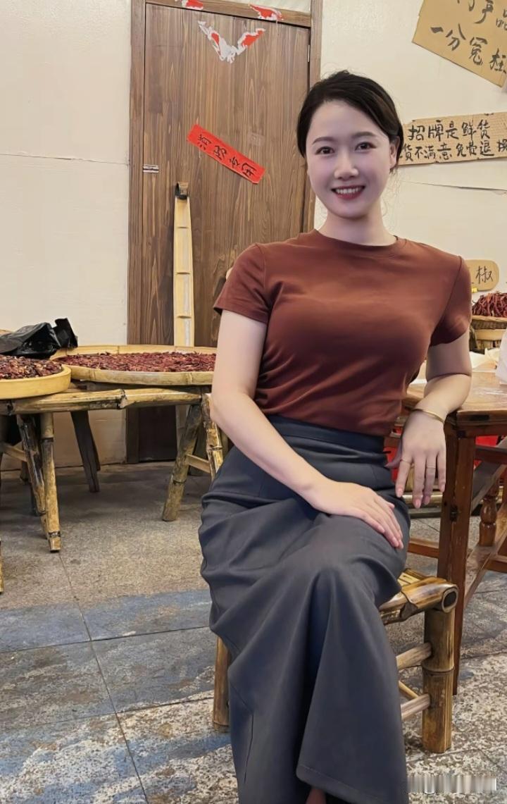 特有女人味的美少妇。