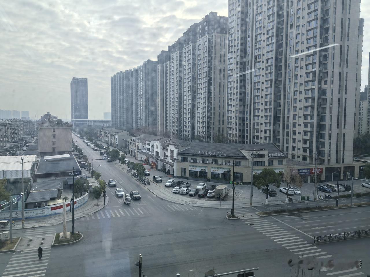 东阳人要有家乡情怀，要多支持东阳市的城市建设和经济发展，在外东阳有这么多能人，总