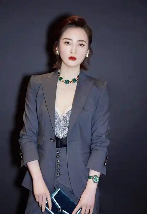 2026年3月，蒋勤勤在新西兰拍摄的“海上神女”大片惊艳众人。蒋勤勤古装照蒋勤