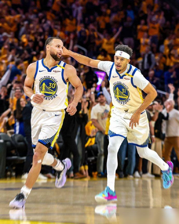 明眼人都看得出来，我库老了。詹姆斯都已经41岁了，肉眼可见的打不动了。