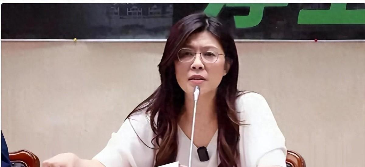 3月20日这天，台海的牌桌上同时甩出了四张底牌，局势瞬间让人后背发凉。北京刚递出