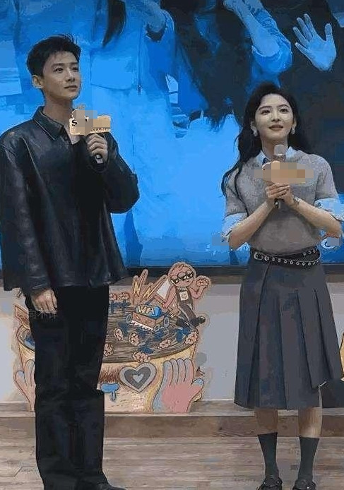 “果然离开了电视剧滤镜，瞬间觉得白敬亭也不帅了，章若楠也不美了。”​​​