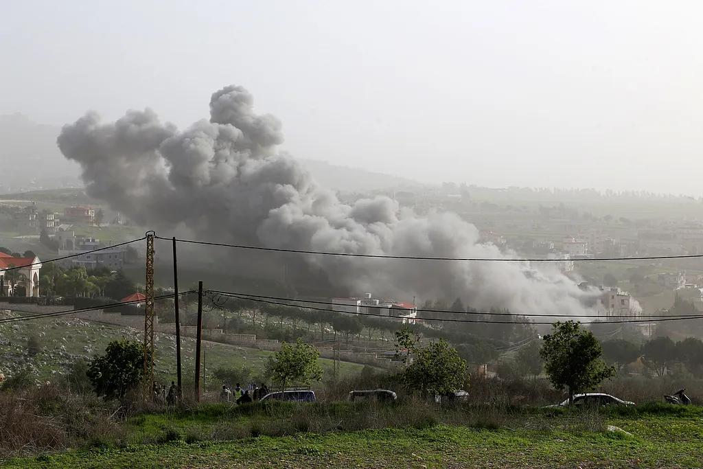 胡塞助阵伊朗了，黎真主党来不来？据央视新闻客户端，2月28日，伊朗发生对美
