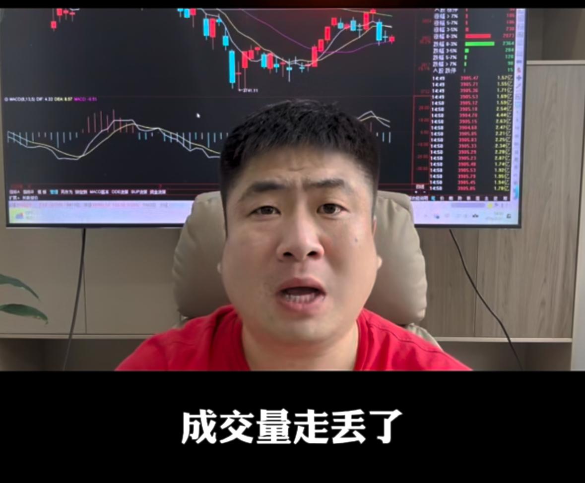 成交量直接消失不见，指数就在原地震荡磨盘，迟迟打不开局面。下周的行情我们又该如何