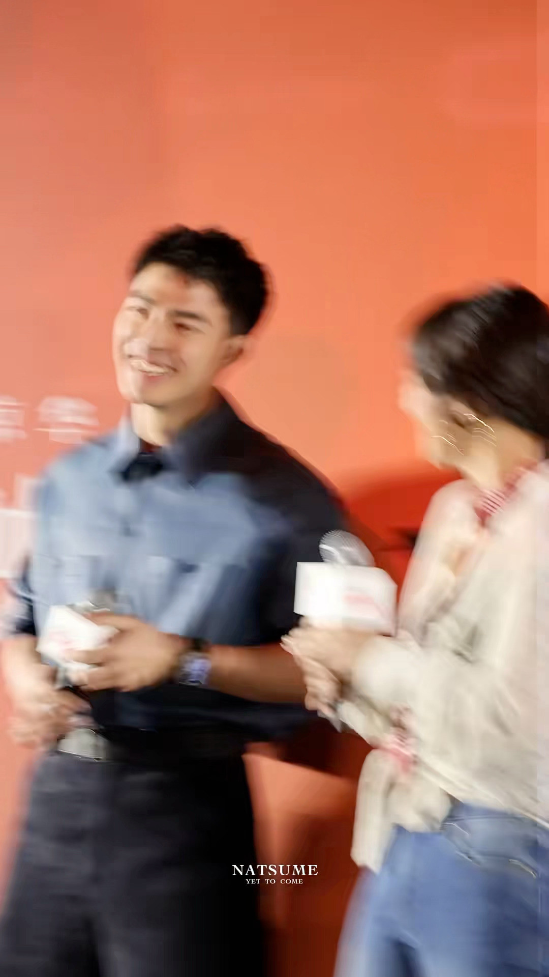 今晚正好这电影没想到片内里片外都是一样的姐狗味🤗片外遇到不会回答的都是求助姐姐