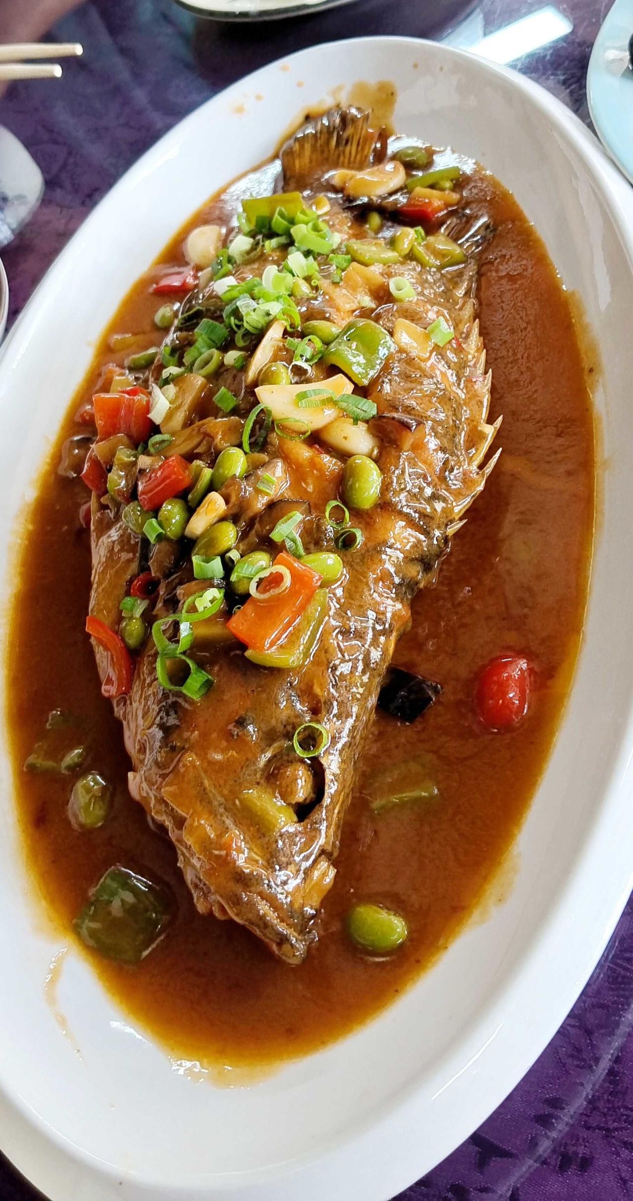 淮南菜好吃吗？安徽寿县这家店吃吃看！寿西湖饭店美食推荐：1、安徽臭鳜鱼、小