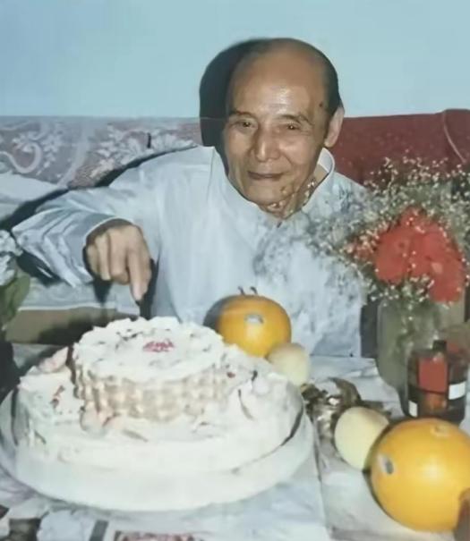 1954年秋天，上海市公安局情报委员会主任胡均鹤接到去北京开会的通知，刚进公安部