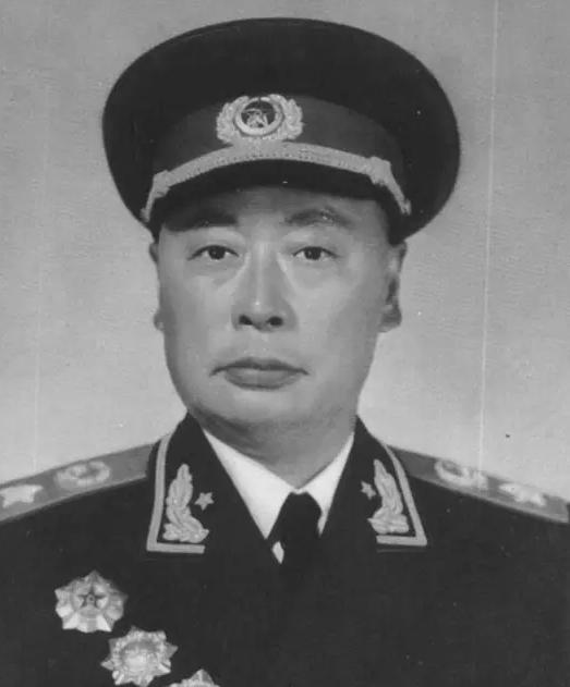 1943年，新四军活捉了国民党副总司令韩德勤，陈毅愁眉不展，想装作不认识放他走，