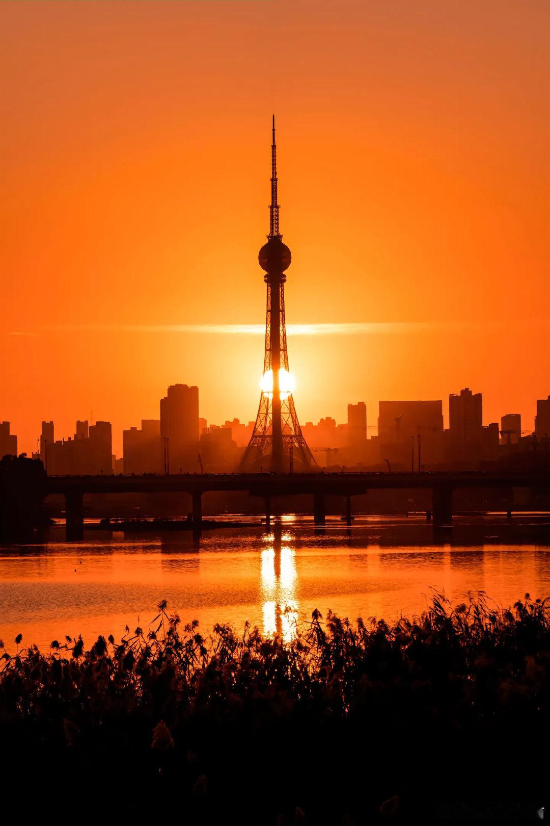 洛阳破6000亿！襄阳却踩下刹车，千年CP的GDP暗战迎来反转？洛阳，这座承载着