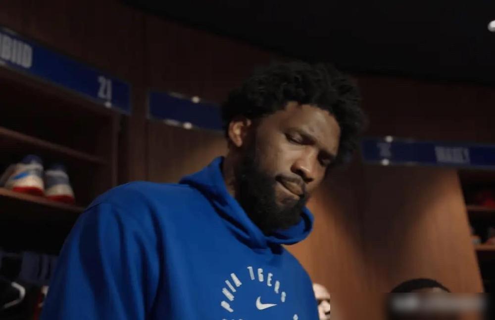 恩比德羡慕了76人108-112憾负湖人，赛后恩比德接受采访时谈到了詹姆斯时