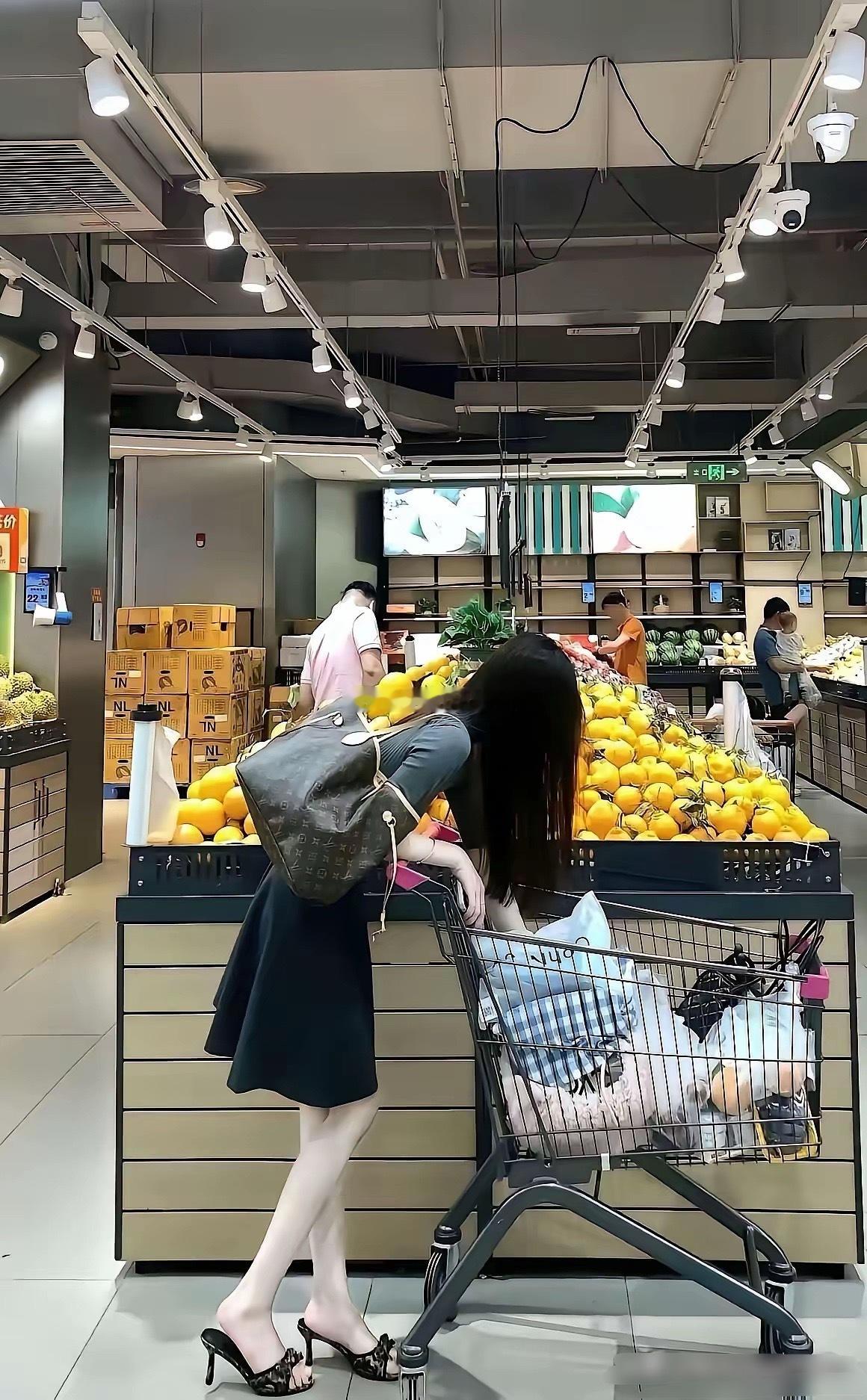 真有皮肤这么白的人啊