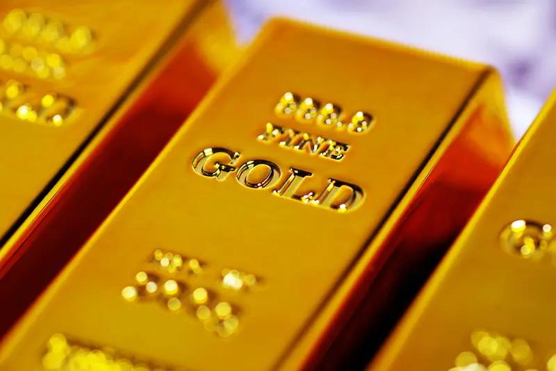 从机构预测来看，高盛预计2025年底金价或达4900美元/盎司，小摩喊出5300