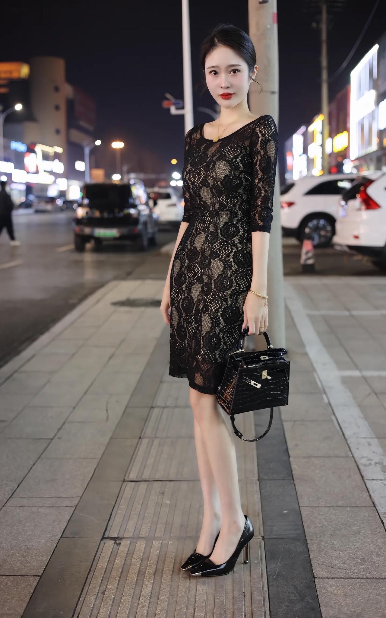 夜晚街拍，优雅黑裙，时尚都市风