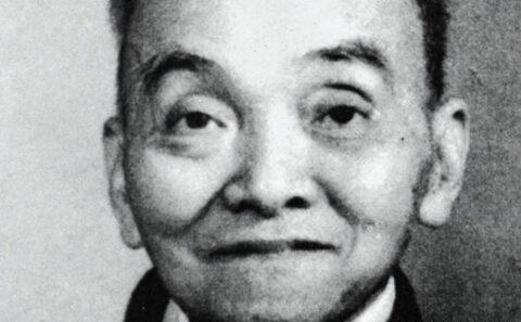 1949年4月的上海，苏州河畔的提篮桥监狱即将迎来历史的转折。被关押在死囚区的范