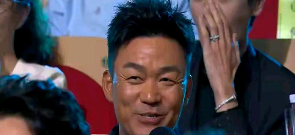 王宝强被整个娱乐圈孤立了？白玉兰奖一个细节，太现实了。当晚的颁奖礼，主持