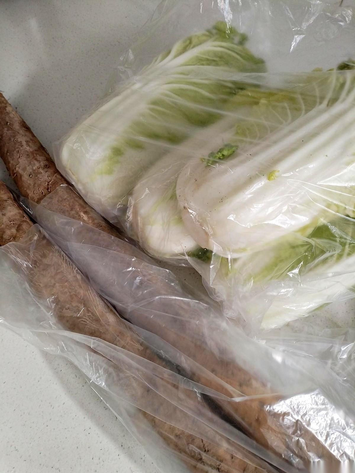 天一冷，有些人的“生存基因”就彻底压不住了。我家那位，好家伙，直接把菜市场里的