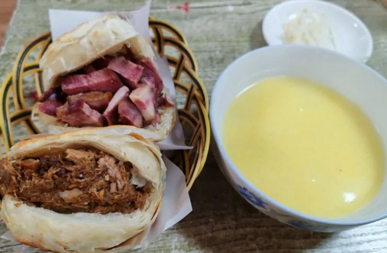 猪肉跌破5块，保定驴火店的酱肉火烧却稳如泰山？咱保定的酱肉火烧，价格一旦上去，