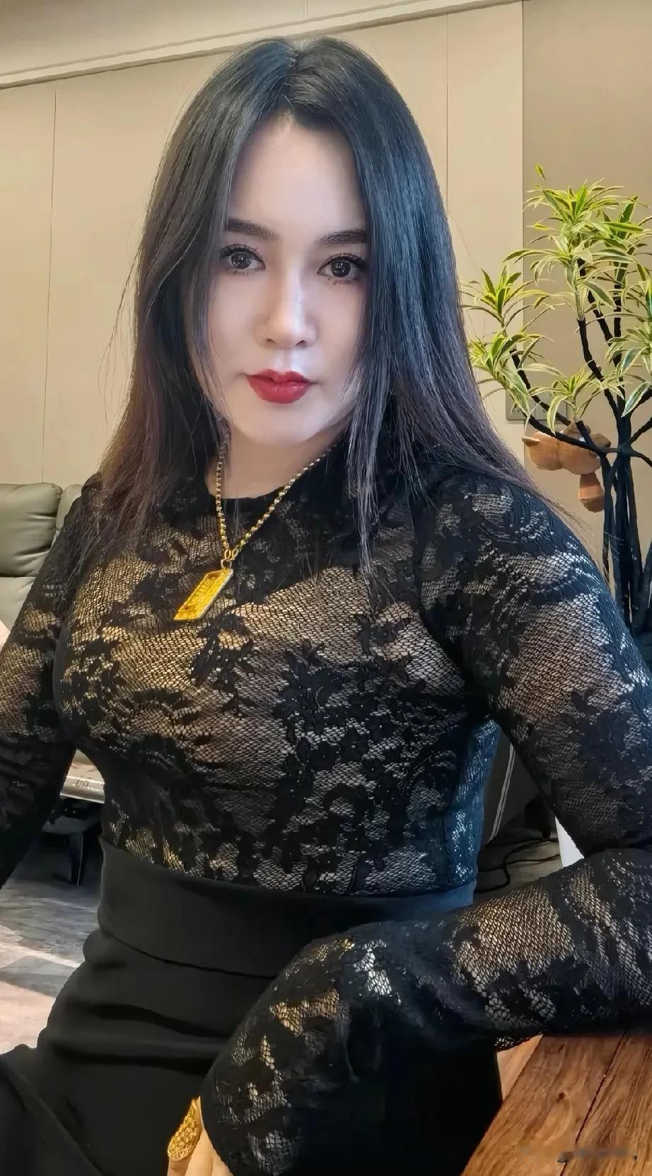 幸福就是有一个灵魂相伴的人累了有人懂委屈了有人安慰孤独了有人陪一日三餐