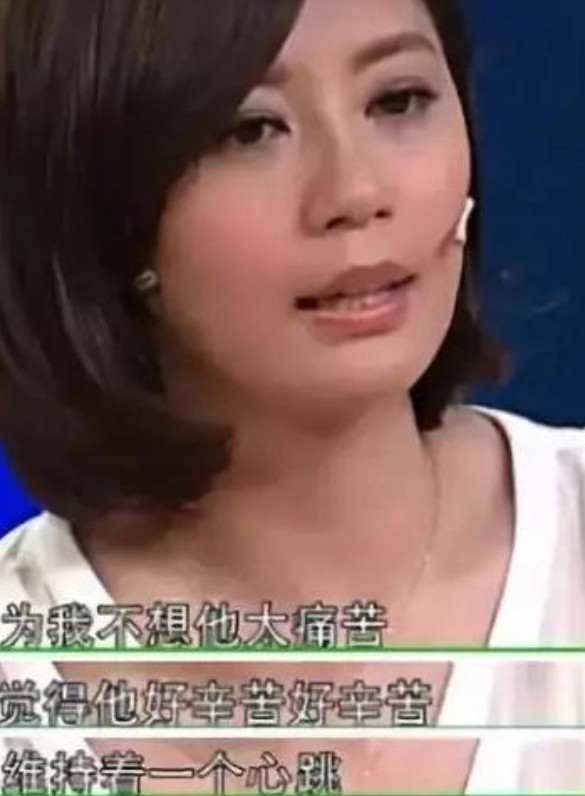 1993年，贾静雯父亲做生意失败，欠了1,000万巨债，后来又被查出患了癌症，贾