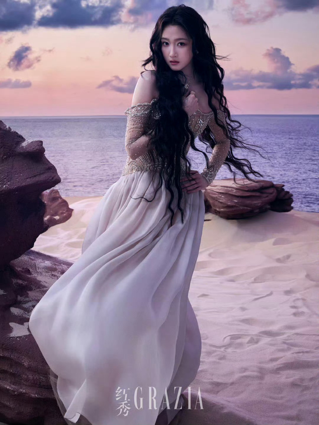 关晓彤红秀穿了5套高定一本杂志五套高定彤姐牛逼克拉斯呀