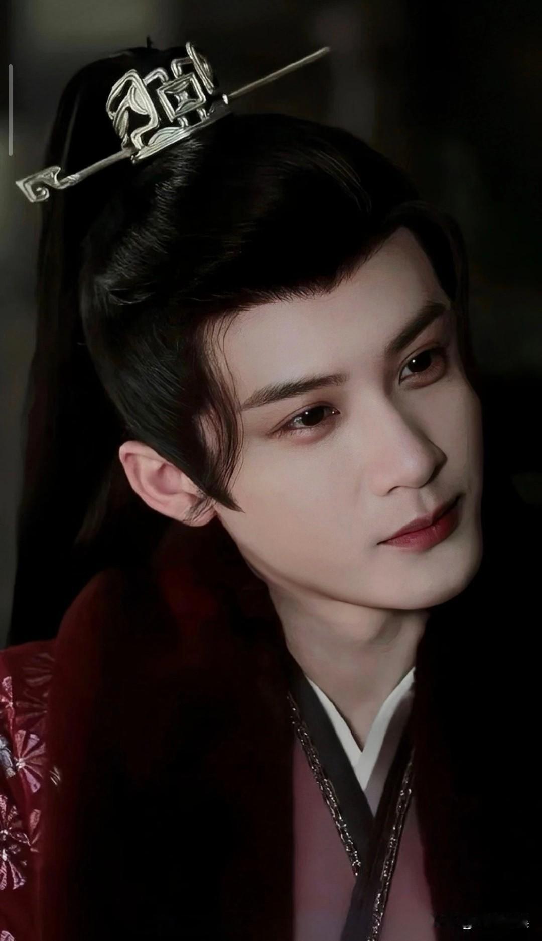 冲浪看到一个感人至深的故事:老人煤气中毒后智力受损，当地片警姜经纬因为撞脸老人已