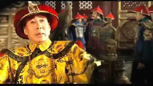 每天凌晨三点，北京城还在沉睡，文武大臣就得从被窝里爬起来，穿好朝服，骑马坐轿往宫