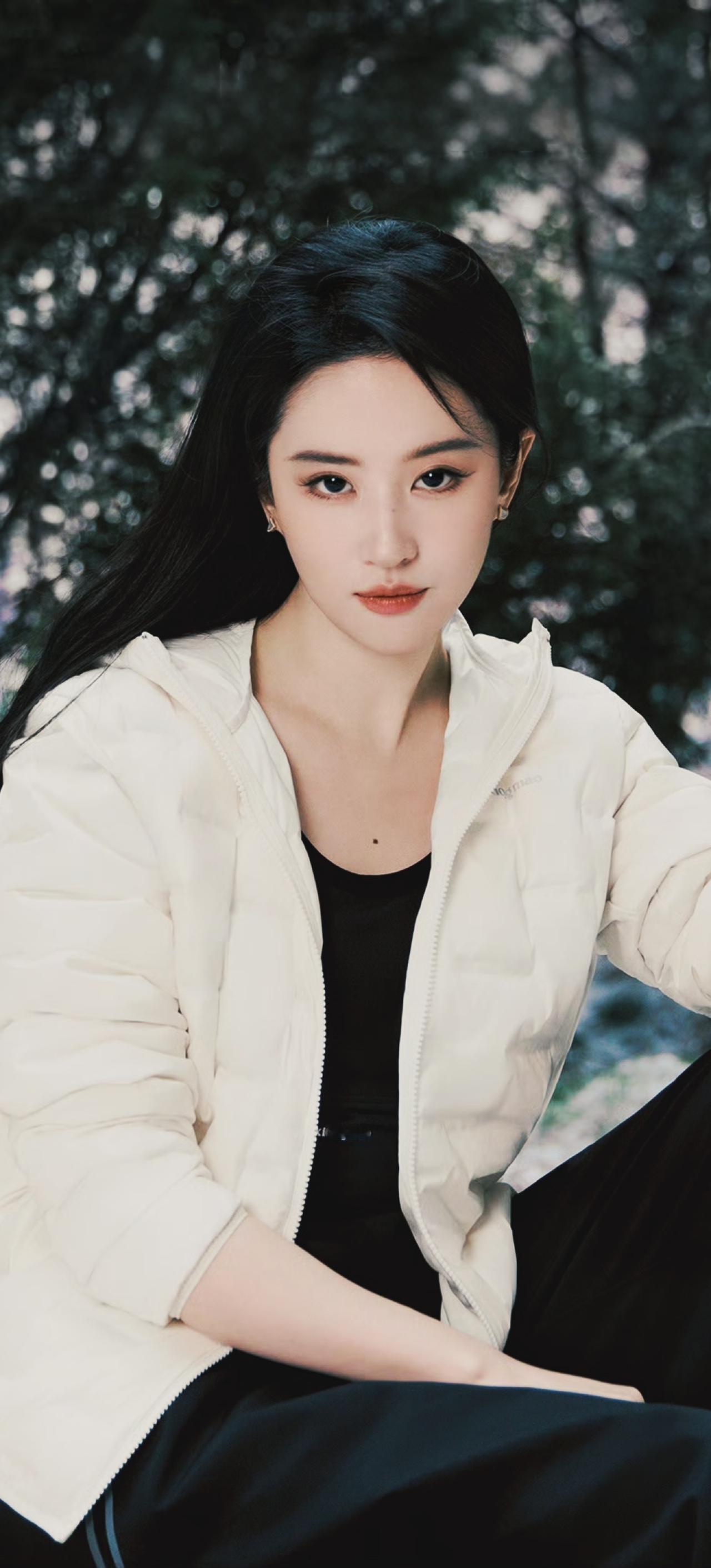 神仙姐姐刘诗诗的这组写真实在太美，随手截屏都是壁纸级享受[玫瑰][玫瑰]