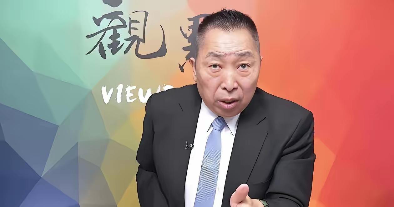 佩服唐湘龙敢讲真话！在节目中说他对郑丽文并没有期待！原因是：和平统一是写在中国国