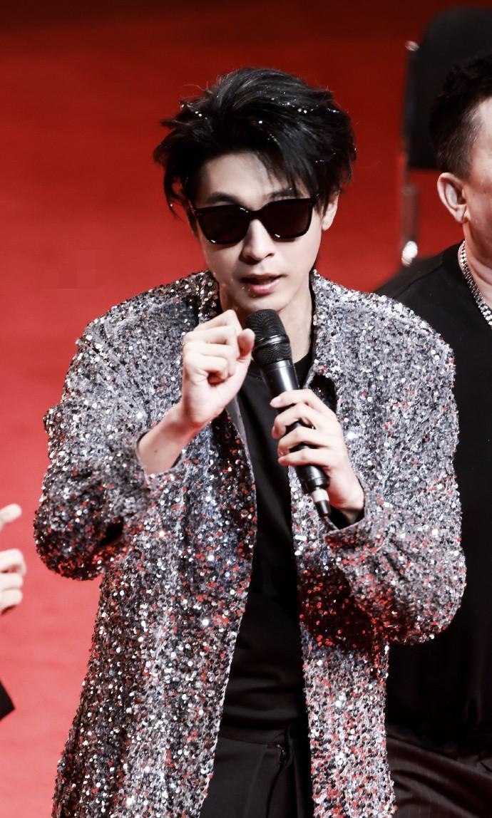 传统相声演员正在重新定义“国潮”，数据已经碾压了所有质疑。去年双十一，“德云社