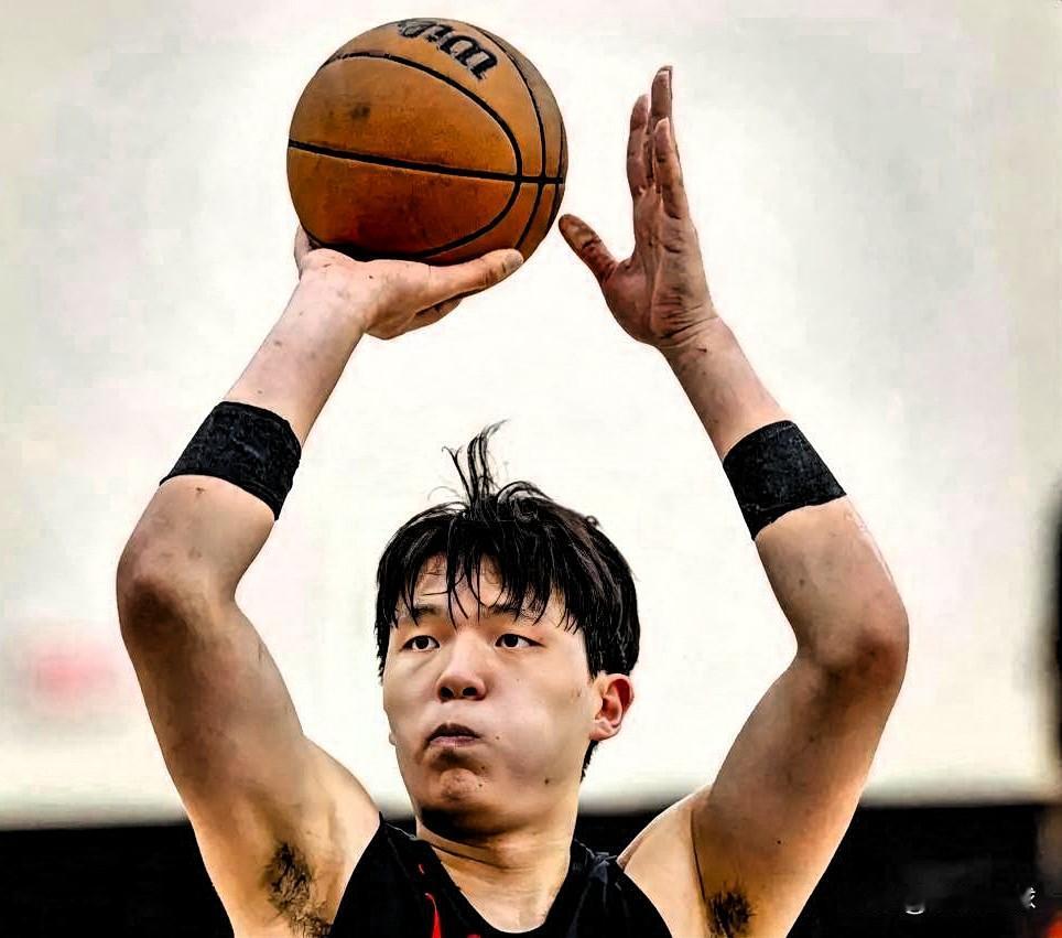杨瀚森说出了心里话，句句在理！小杨今日接受记者采访，被问到NBA的训练模式和