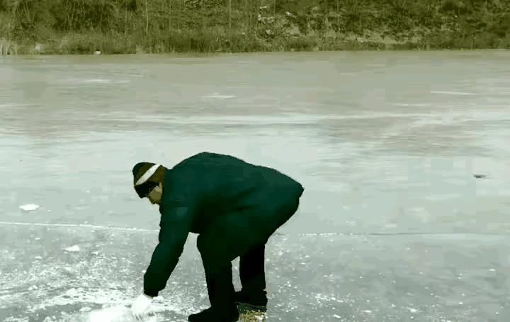 大爷小时候总在冰上放炮，现在又想体验一把，结果大爷还是大爷？已经不是小时候的大爷