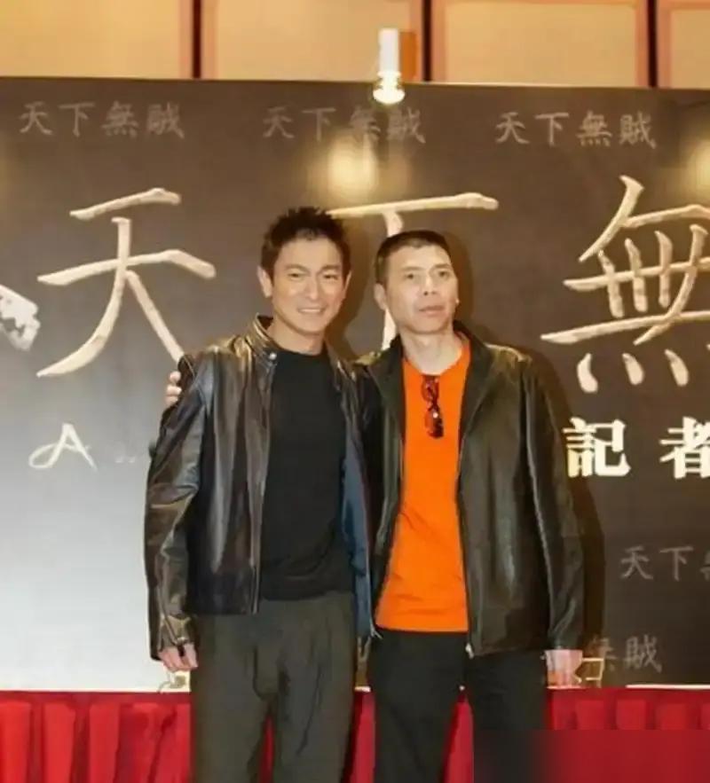 上头把砸下四千万的剧本甩回冯小刚脸上，死死咬住一句贼凭什么当好人。冯小刚急得四处