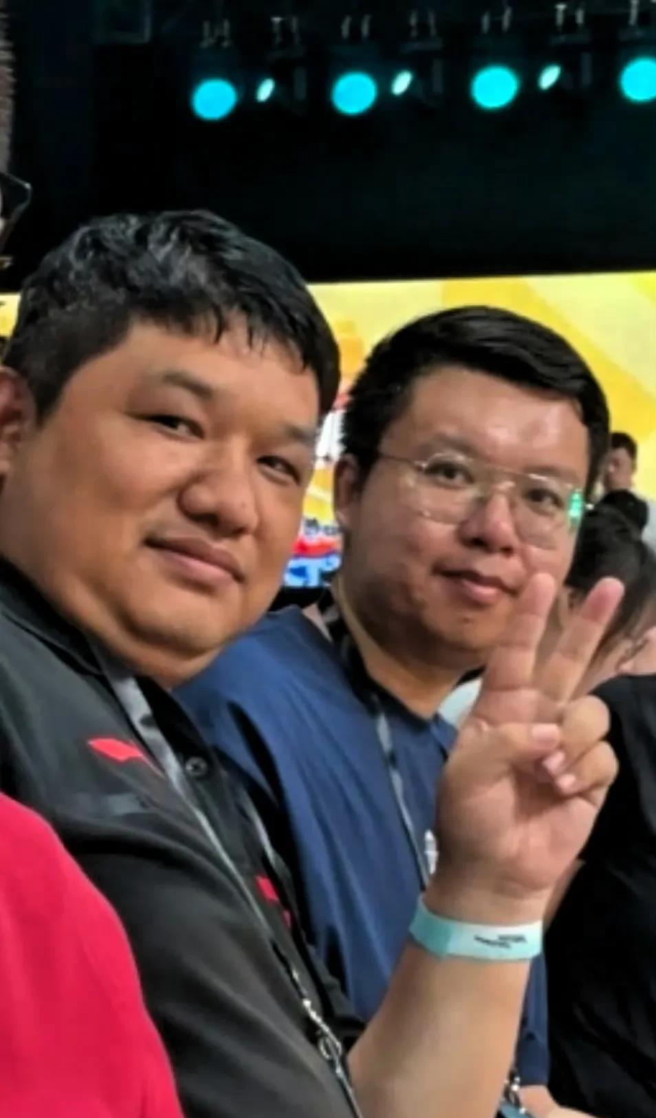 广东宏远仍还在谈判桌上！媒体人透露：徐昕不好卖，正在给某家国企俱乐部推荐呢。cb